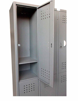 locker con puerta abierta