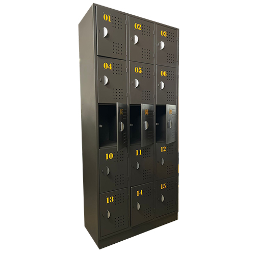 locker de 15 puestos con 4 puertas abiertas